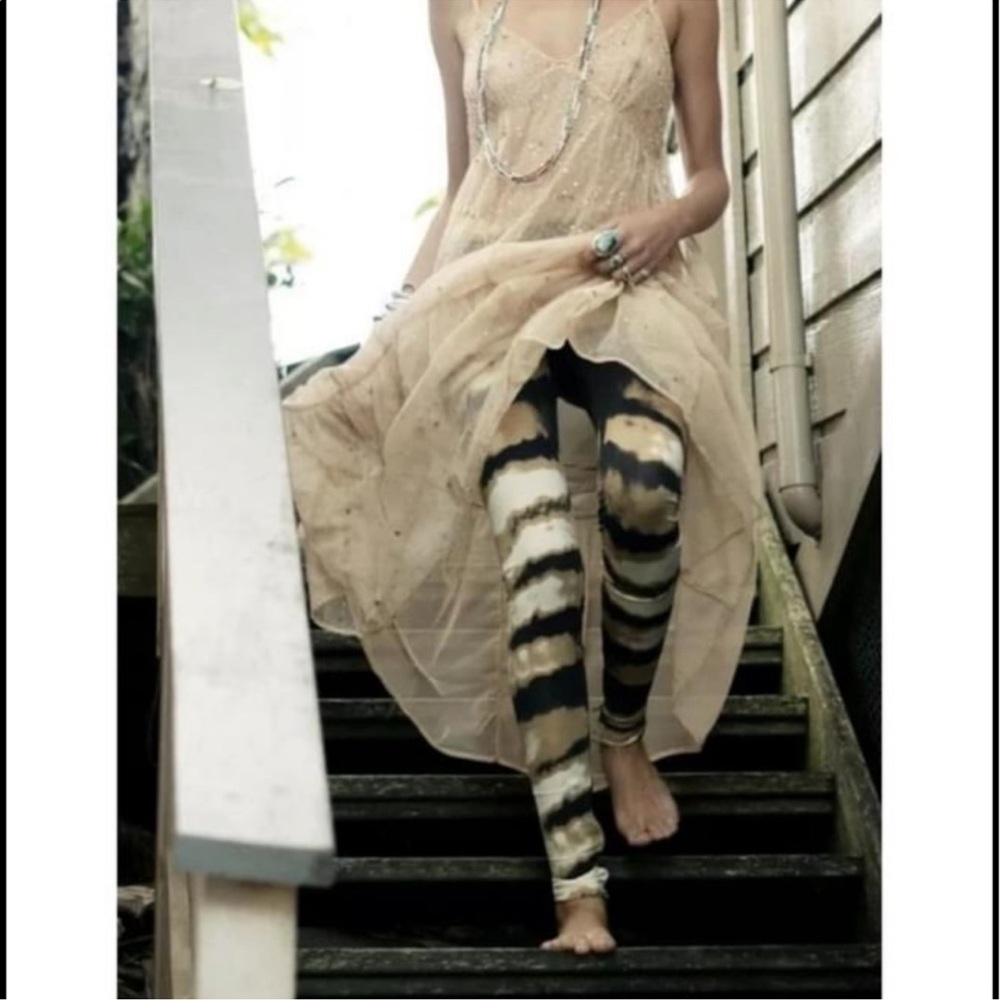 Spell Leila Feather RARE HTF early Spell Black and Tan Striped Leggings AUS 8=4 - Picture 3 of 17